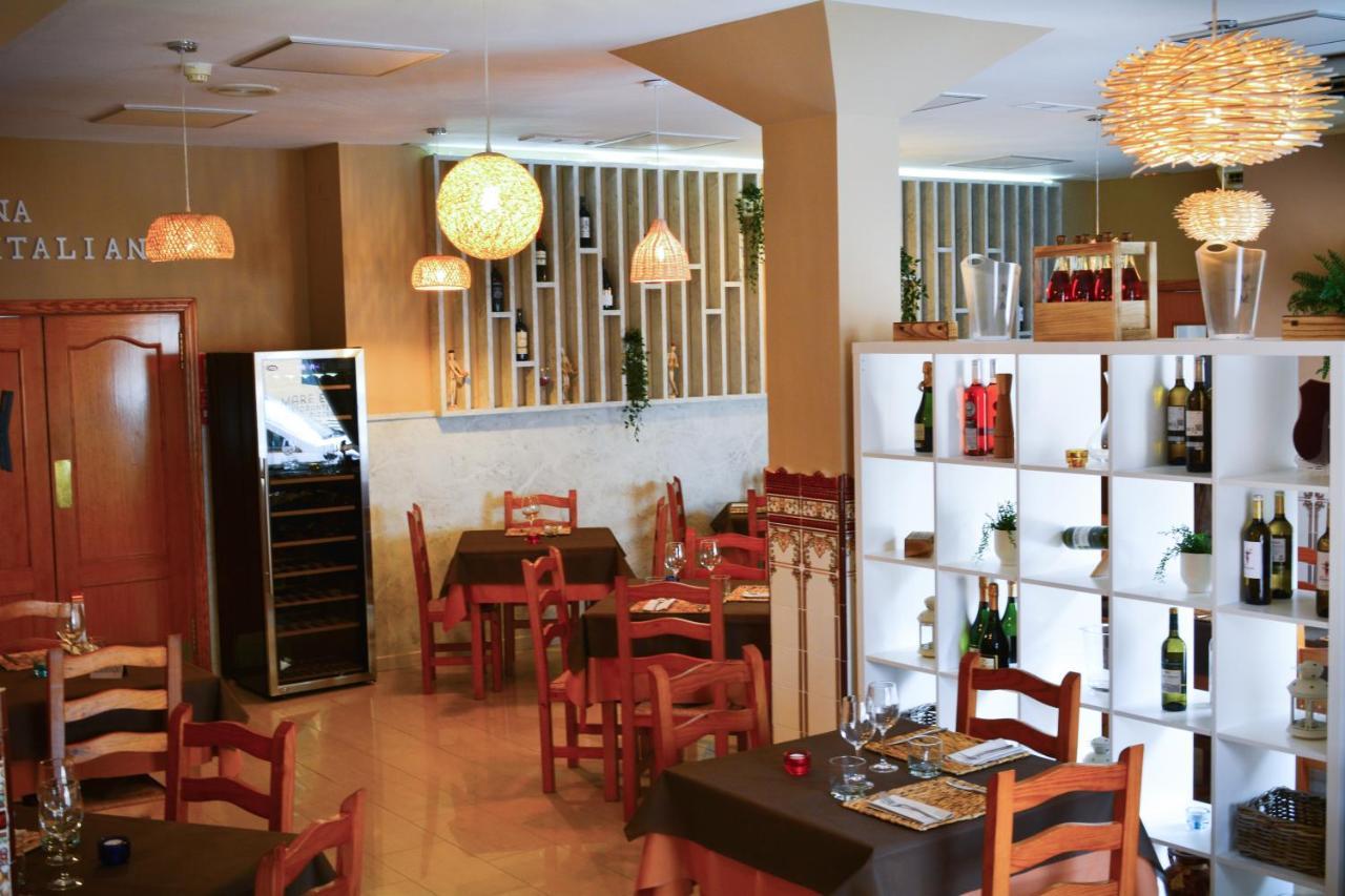 קויירה Hotel L'Escala מראה חיצוני תמונה