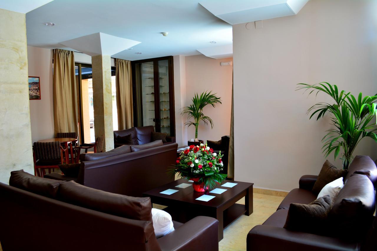 קויירה Hotel L'Escala מראה חיצוני תמונה