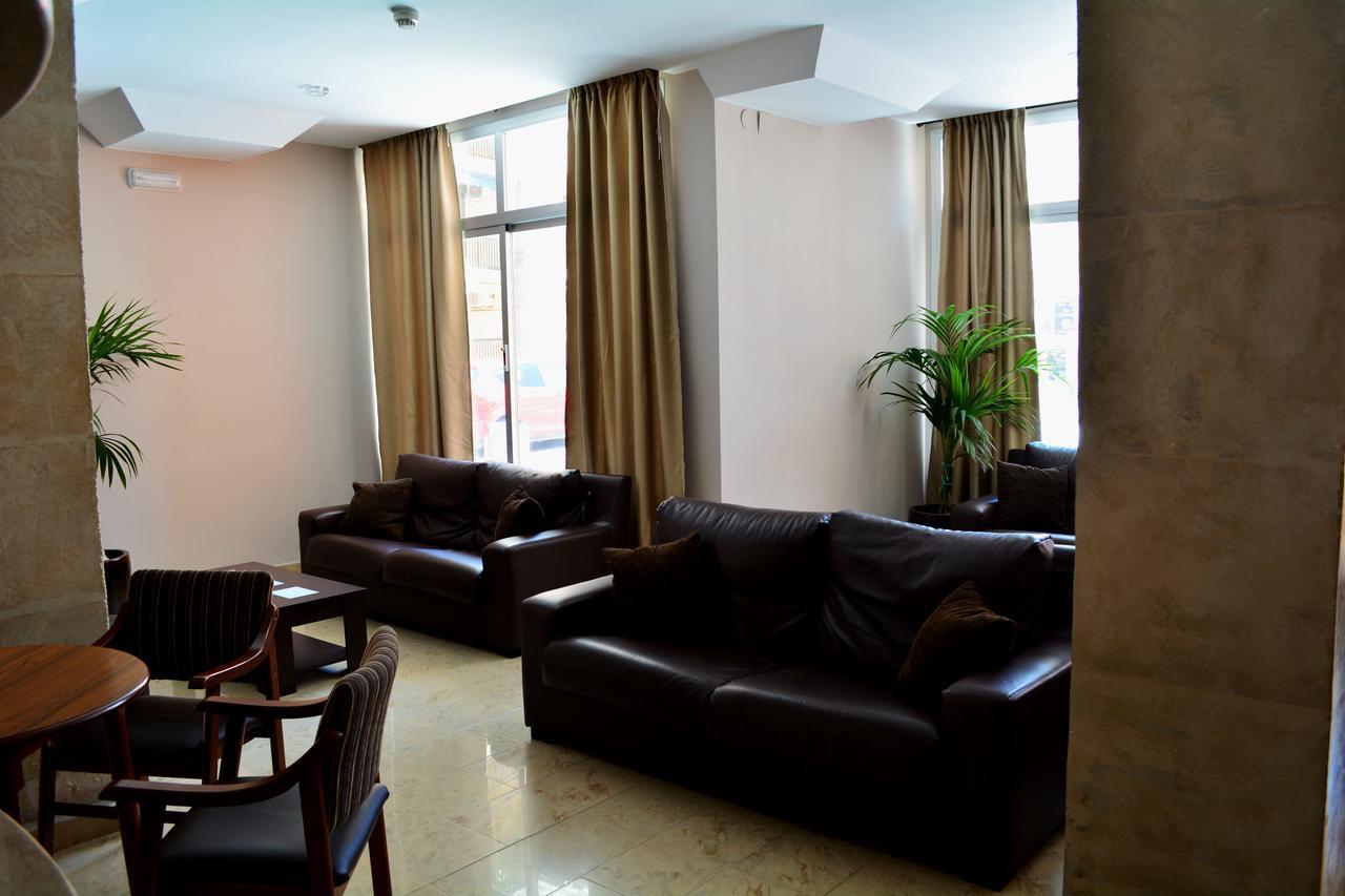 קויירה Hotel L'Escala מראה חיצוני תמונה